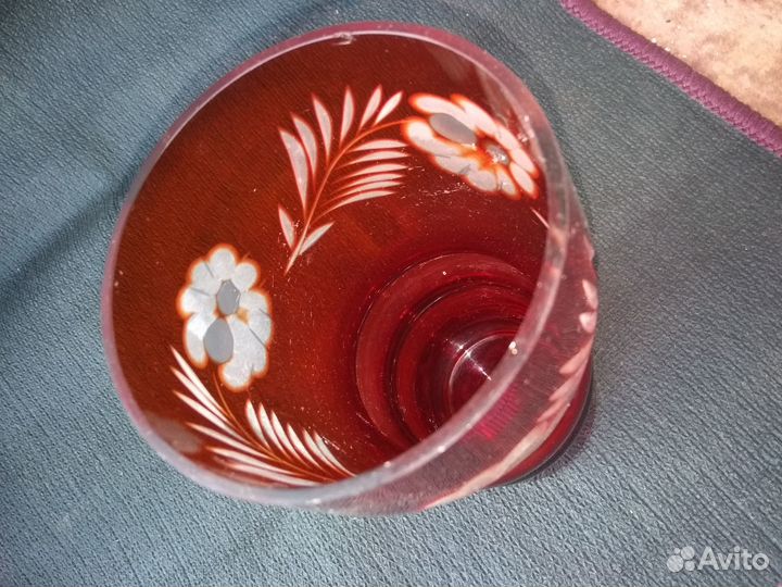 Ваза красное стекло, рубин, двухслойное резное