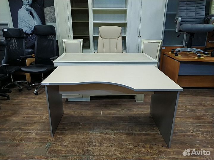 Стол угловой б/у 140х90х75 правый 04102пр-клс