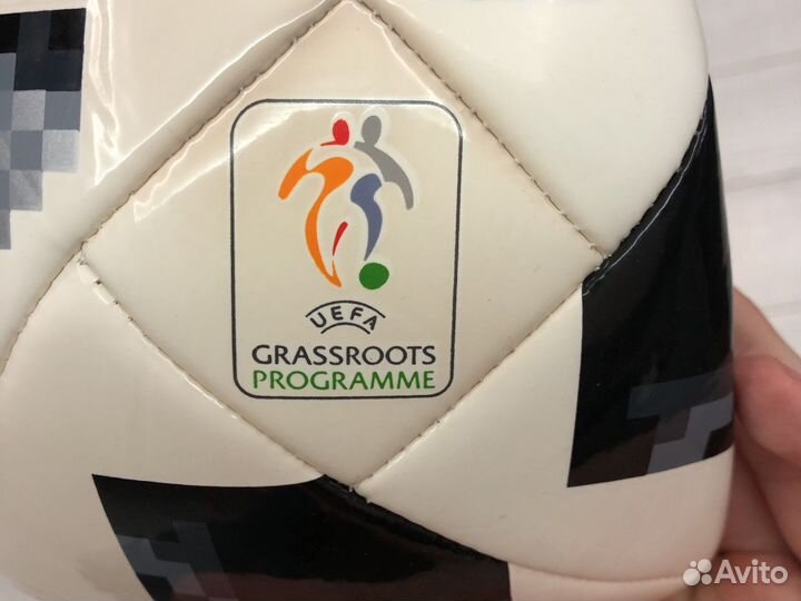 Футбольный мяч adidas telstar