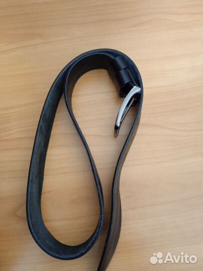 Мужской кожаный ремень черный