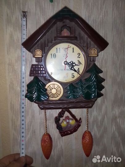 Настенные часы пластмассовые