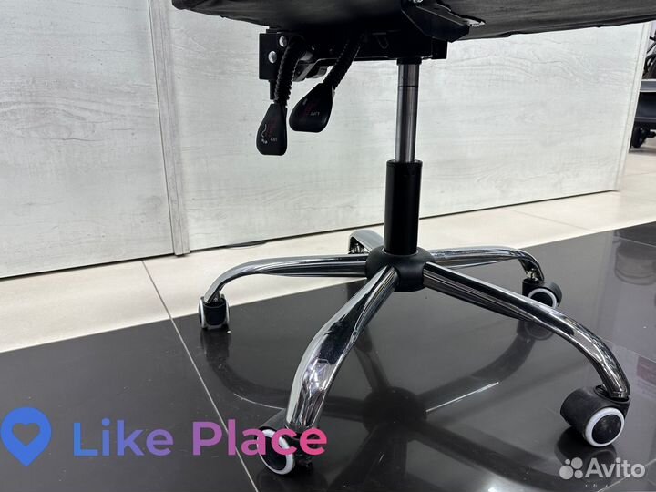 Кресло офисное новое с гаранитей