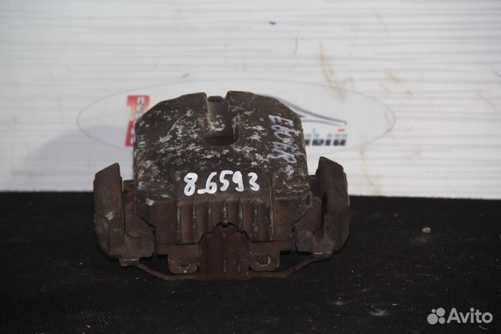 Суппорт перед право c BMW 7-Series E65 N62B40