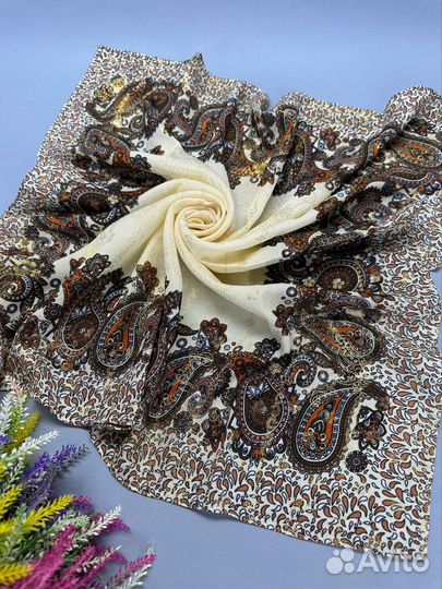 Платок женский шелковый с узорами красивые