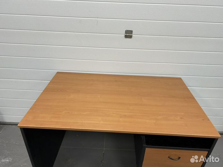 Письменный стол