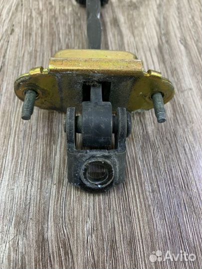 Ограничитель двери передний правый Ford Mondeo