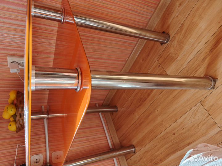 Продам столовый стол