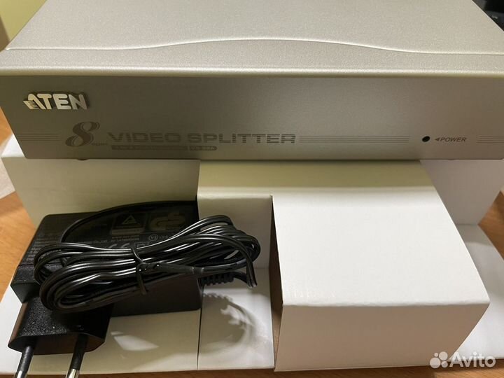 Vga сплиттер aten vs-98a на 8 портов