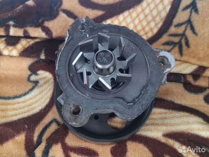 Помпа на двигатель QR20 DE