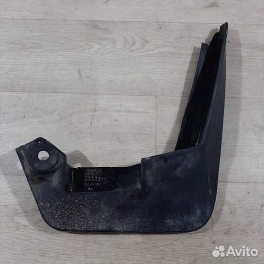 Брызговик передний LADA Largus 2013