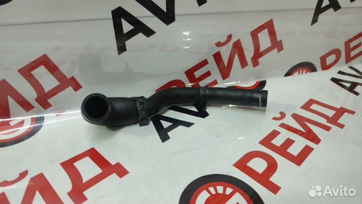 Патрубок системы охлаждения Volkswagen Passat 3C5