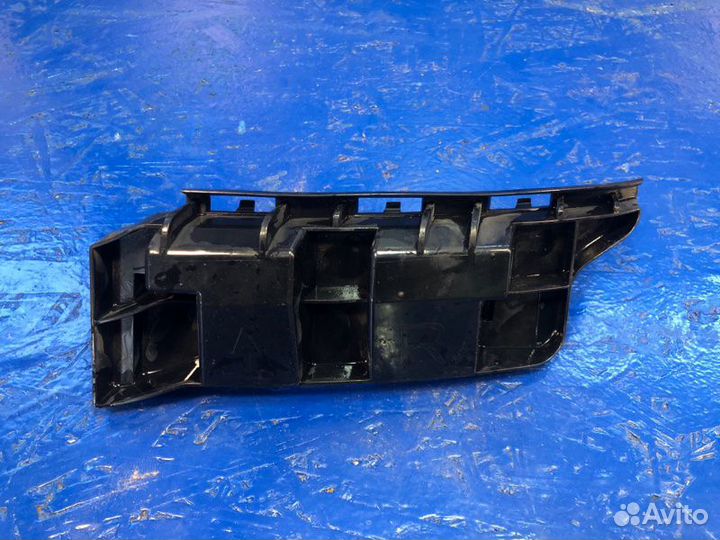 Кронштеин бампера задний правый Mercedes-Benz