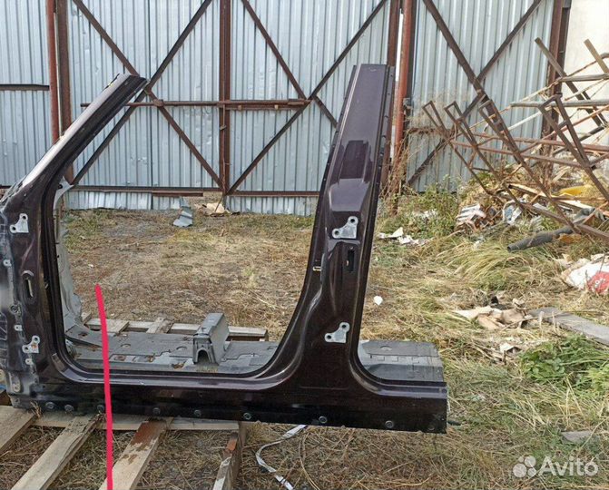 Порог левый (элемент кузова) б/у для Land Rover Ra