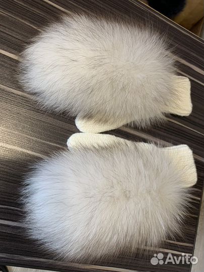 Варежки с натуральным мехом песца