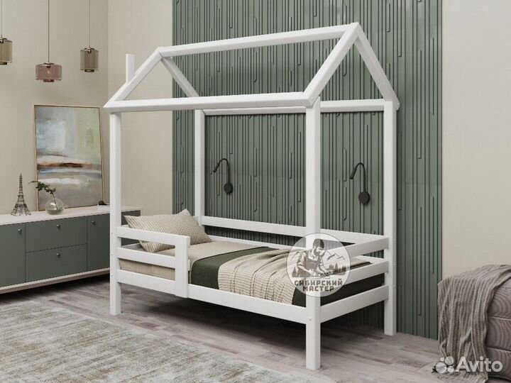 Детская кровать домик из массива