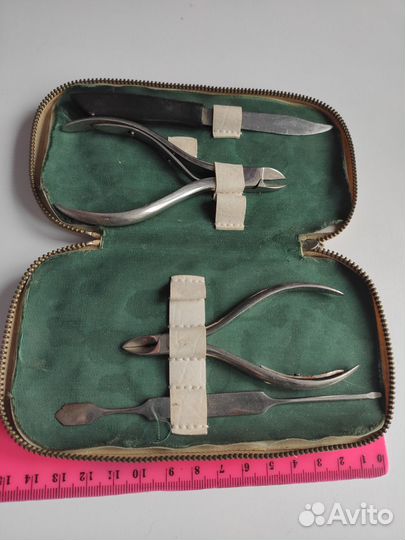 Веер, карты, заколки, косметика, ремни, пряжки