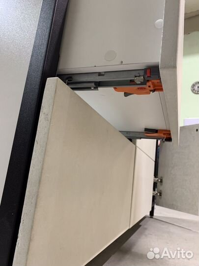 Тумба с раковиной для ванной из бетона