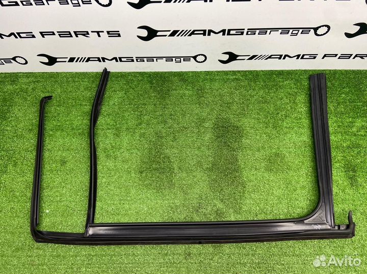Уплотнитель стекла задний правый Mercedes-Benz