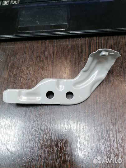 Кронштейн крыла левый Kia Rio 11