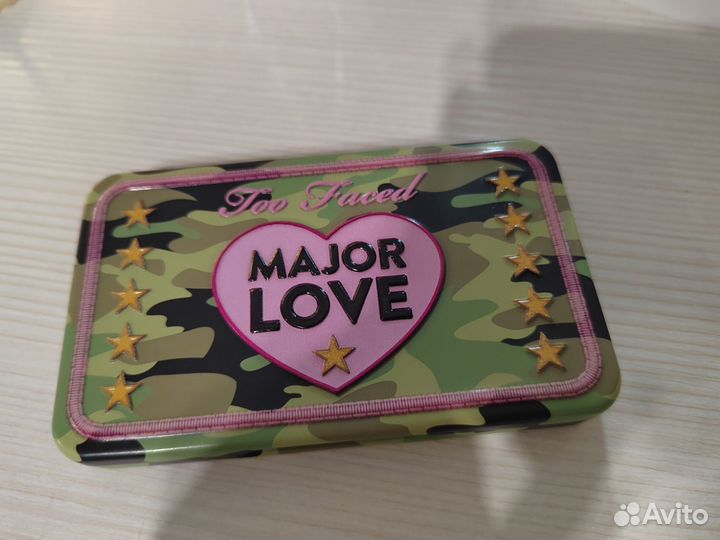 Палетка теней too faced Major love