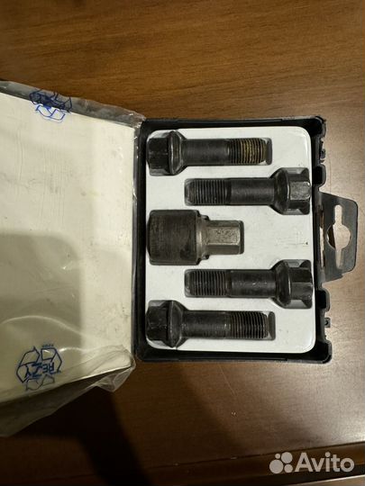 Секретные (секретки) болты mercedes A0019901707