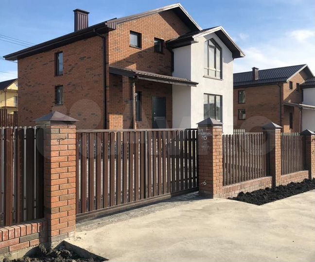 Дом 187 м² на участке 4,5 сот.