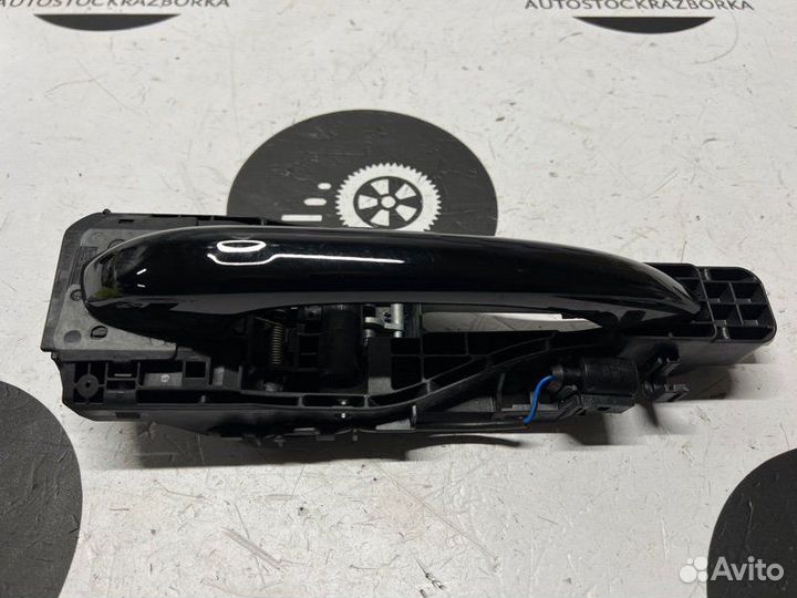 Ручка двери с безключевым доступом задняя правая