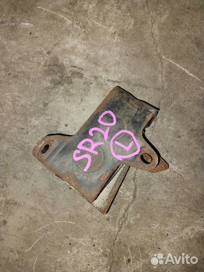 Подушка двигателя левая Nissan Serena kbnc23 SR20