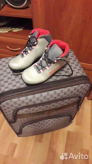 Лыжные ботинки