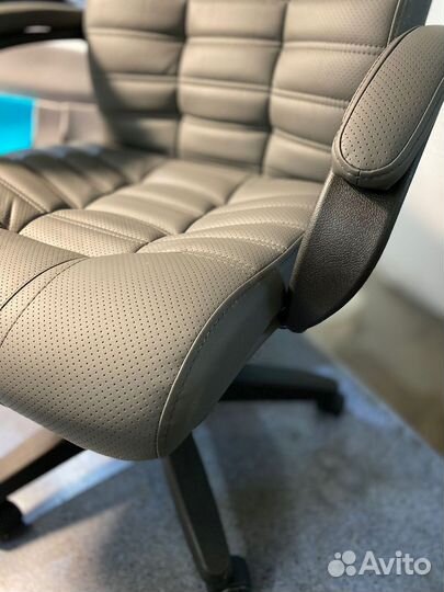 Офисное кресло