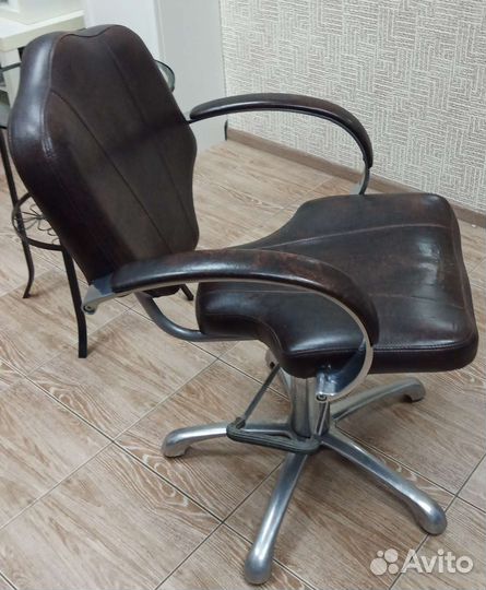 Парикмахерское кресло для клиента