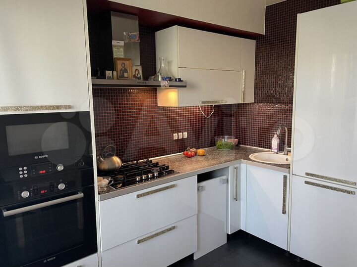 2-к. квартира, 58 м², 2/9 эт.