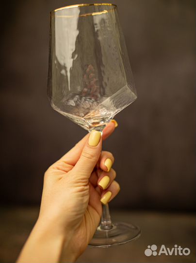 Бокалы для вина с золотым ободком