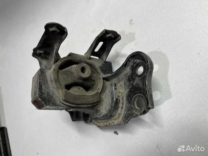 Опора двигателя передняя левая Toyota Corolla E150