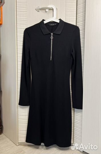 Платье с воротником поло