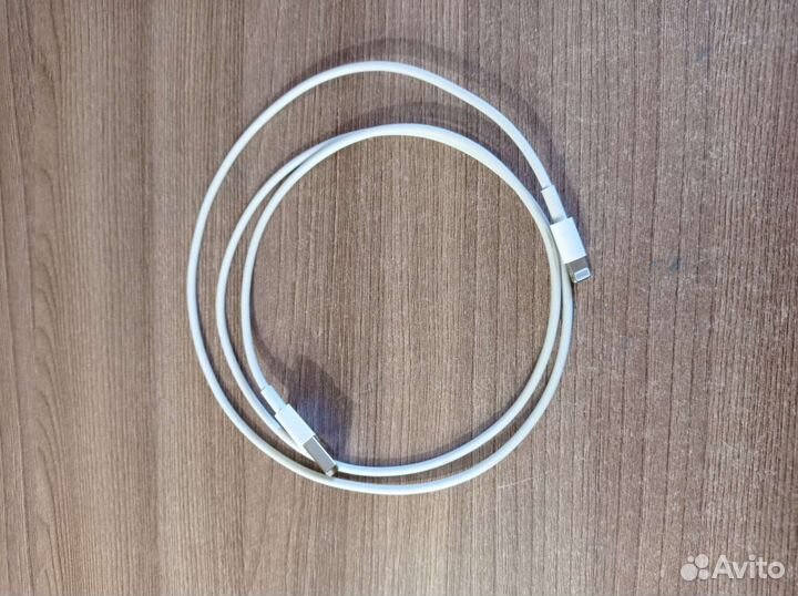 Кабель для зарядки iPhone