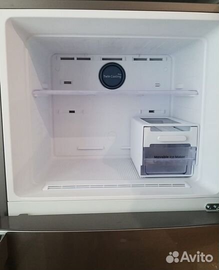 Холодильник Samsung