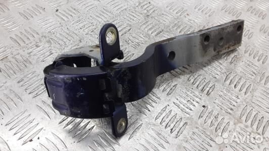 Петля двери распашной правой isuzu trooper 1 LS (9