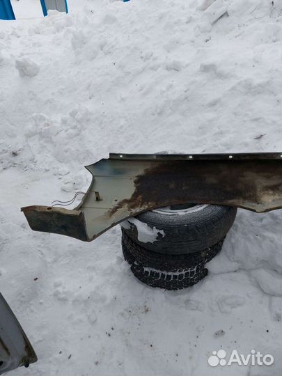 Крыло левое переднее volvo 440