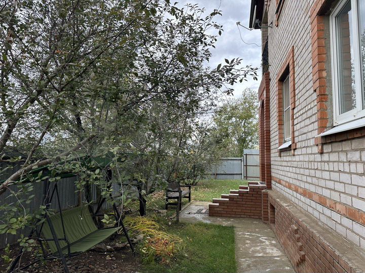 Коттедж 200 м² на участке 16 сот.