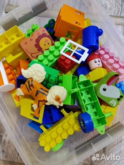 Конструктор в пластиковом боксе