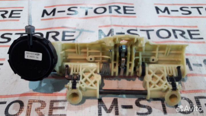 Механизм складывания подголовника задний правый