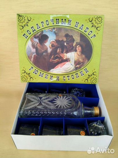 Графин со стопками