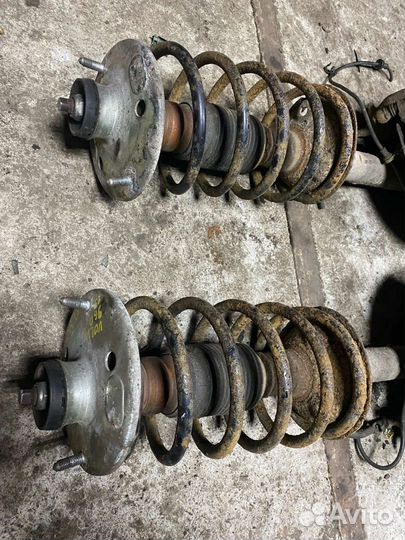 Передние стойки Volvo 960