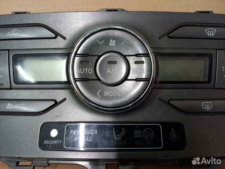 Блок управления климат-контролем Toyota Auris