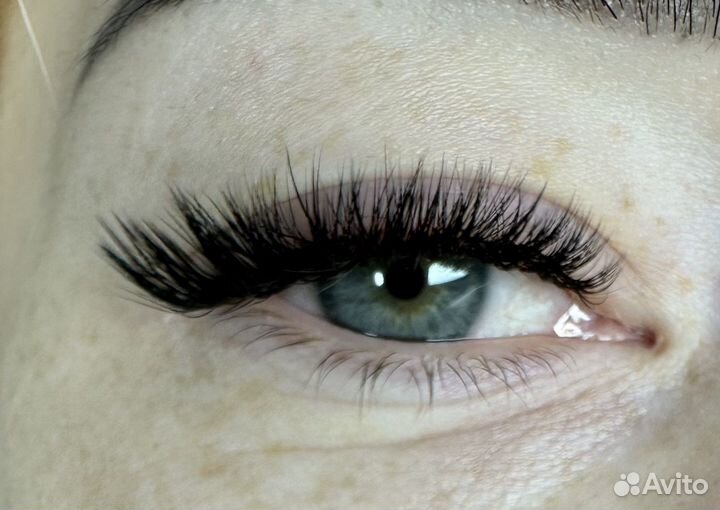 Модель на наращивание ресниц