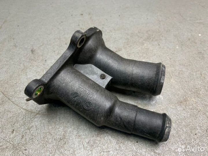 Крышка термостата Ford Focus 2 седан 1.6 hwdb 2005