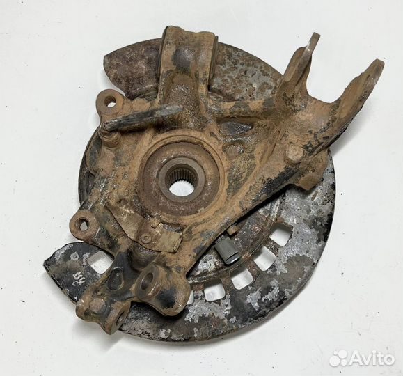 Кулак со ступицей задний Volkswagen Tuareg 2005