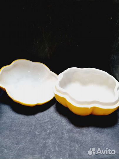 Фарфоровая шкатулка (масленка) помидор СССР дфз Ве