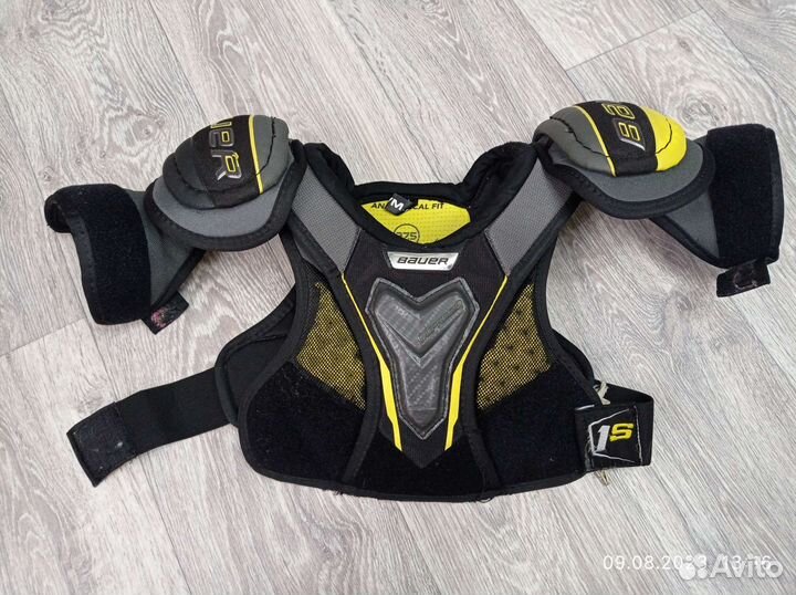 Нагрудник хоккейный, шорты, краги